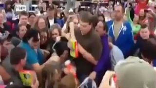 Georgia-Walmart-mob-scene-112312