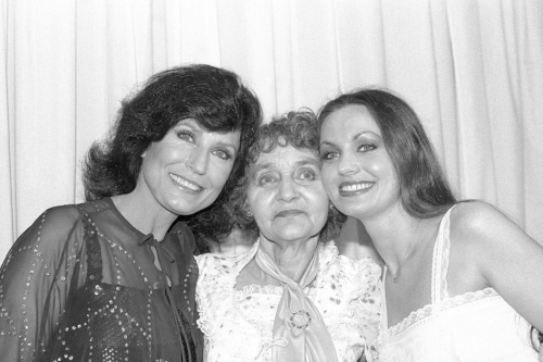 AP8005021202-1056x704