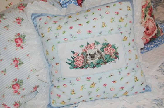 Rabbit_pillow_2