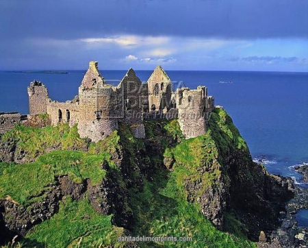Northern-ireland-county-antrim-dunluce-castle-5781697