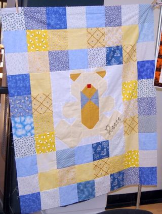 Sat bear quilt